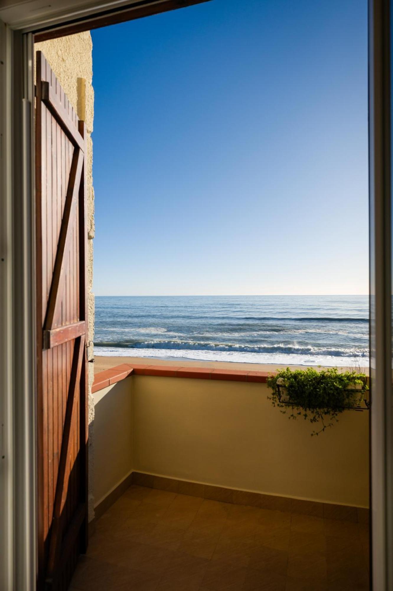 Casamare Una Casa Sulla Spiaggia Nelle Marche Villa Porto Potenza Picena Exteriör bild