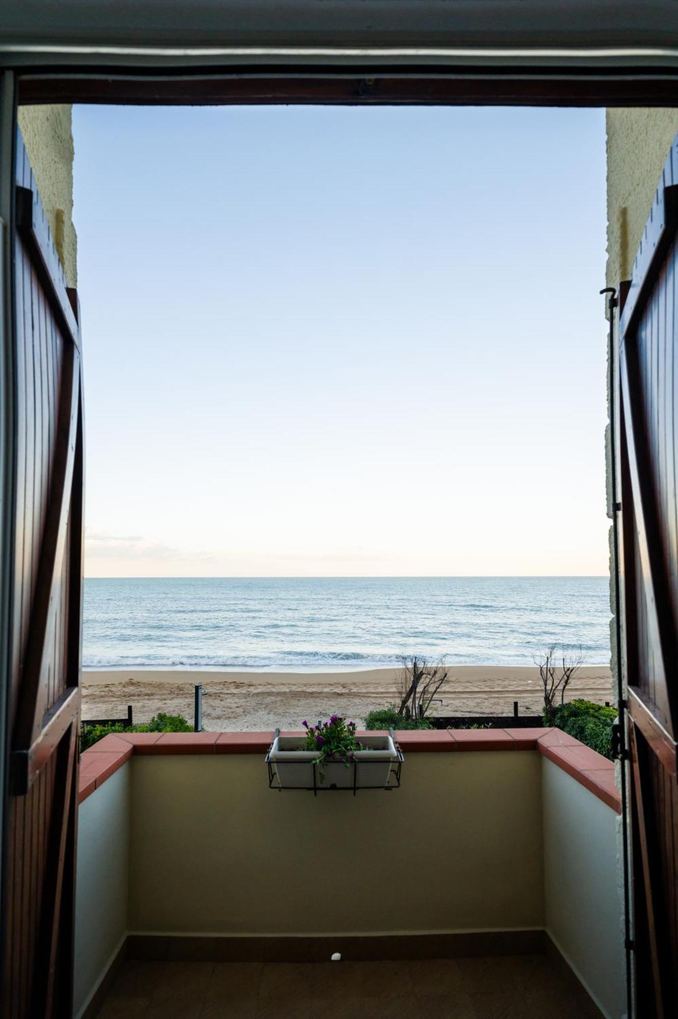 Casamare Una Casa Sulla Spiaggia Nelle Marche Villa Porto Potenza Picena Exteriör bild