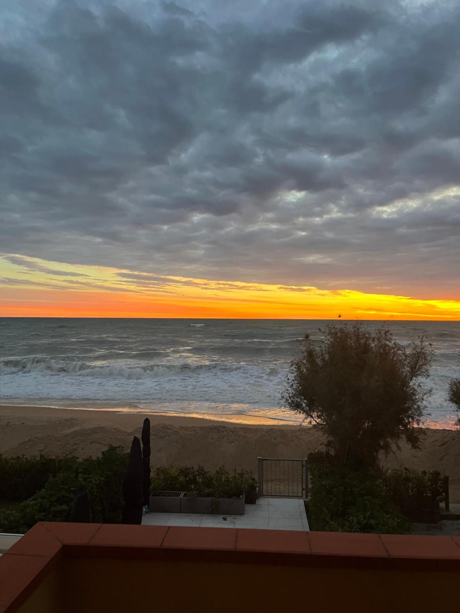 Casamare Una Casa Sulla Spiaggia Nelle Marche Villa Porto Potenza Picena Exteriör bild