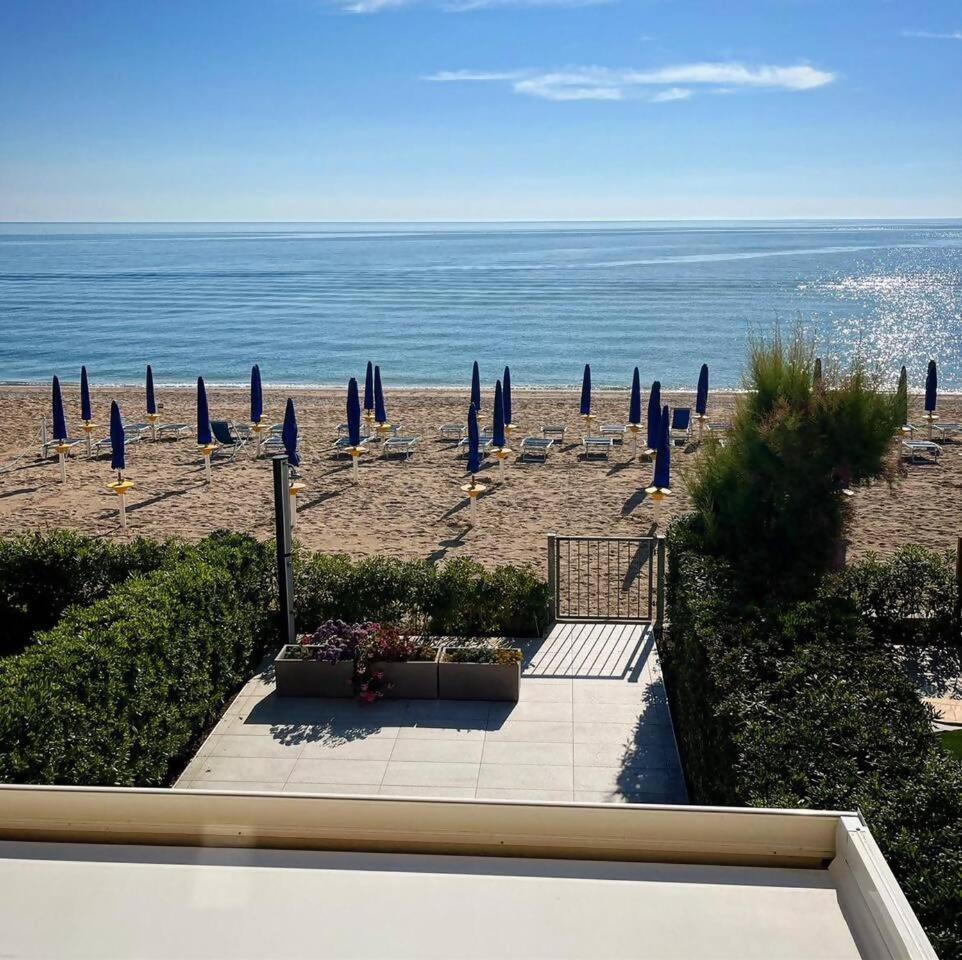 Casamare Una Casa Sulla Spiaggia Nelle Marche Villa Porto Potenza Picena Exteriör bild